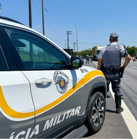 Polícia Militar Rodoviária apreende caminhão com mais de 11 mil cigarros eletrônicos na Raposo Tavares, em Sarapuí
