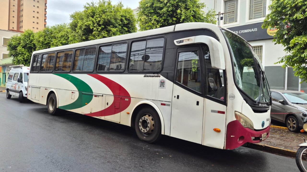 Homem é preso após fazer reféns em ônibus que levava pacientes para hospital no interior de São Paulo