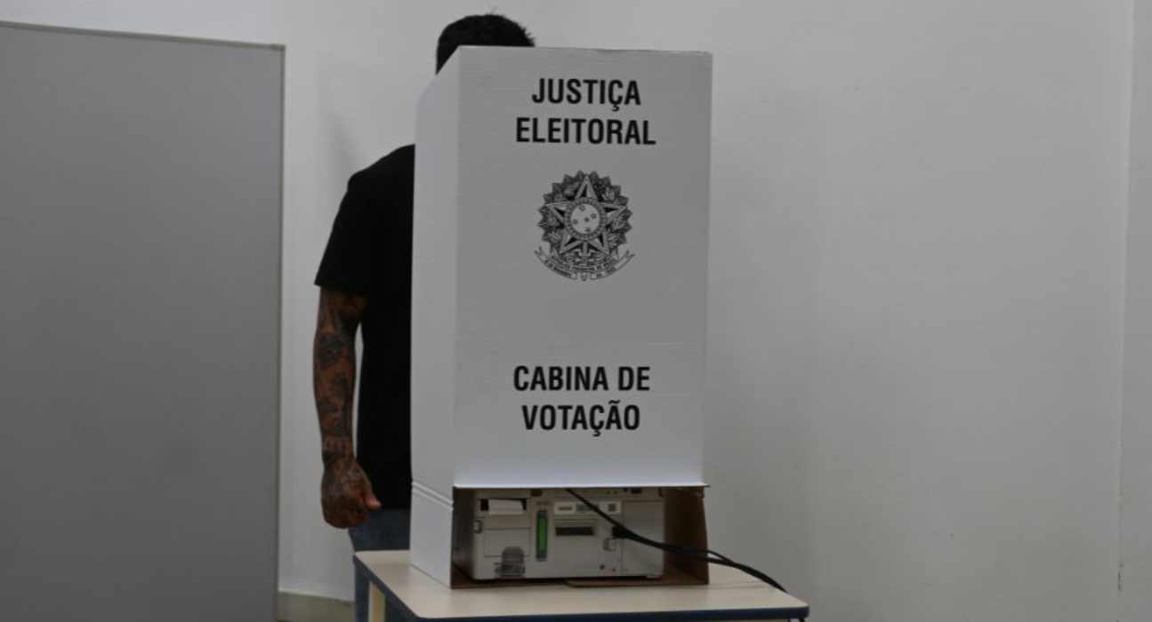 Eleições 2026: saiba quem é obrigado a votar e quem tem o voto facultativo