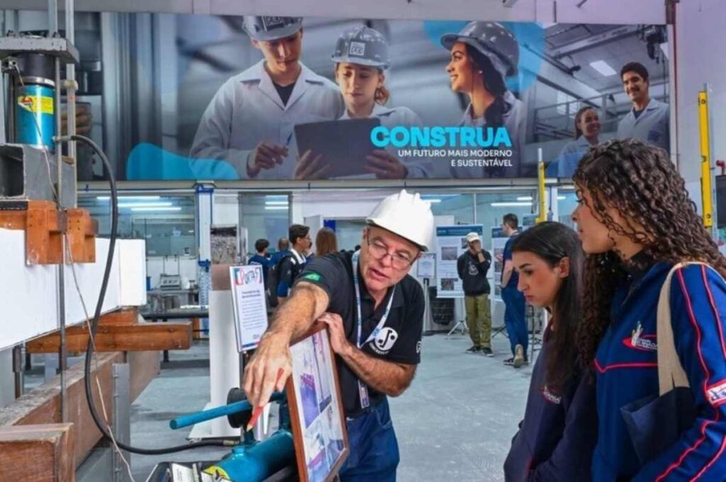 FEI Portas Abertas leva estudantes de Ensino Médio para imersão prática na ciência e tecnologia