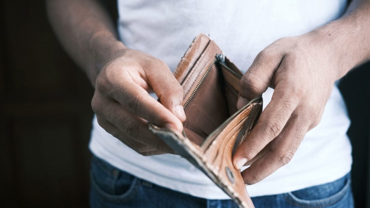 Problemas financeiros impactam saúde mental de 89% dos brasileiros, revela pesquisa