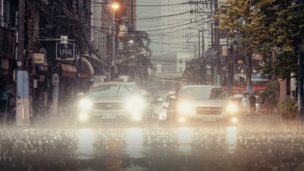 São Paulo lidera prejuízos com trânsito em dias de chuva e moradores perdem horas no caos urbano